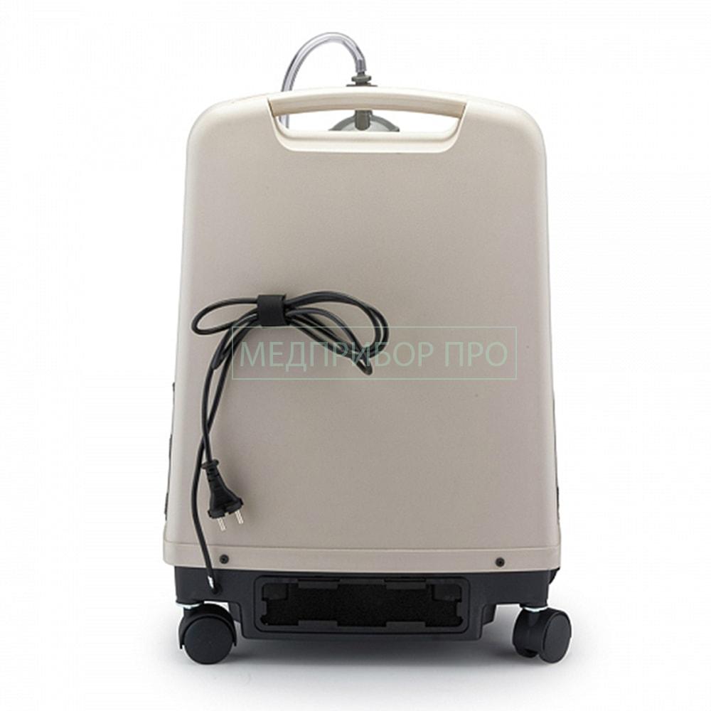 Задняя сторона концентратора на колесах - разъём для питания и крепления провода Задняя сторона концентратора на колесах - разъём для питания и крепления провода