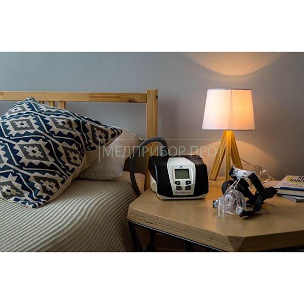 Аппарат на прикраватной тумбочке