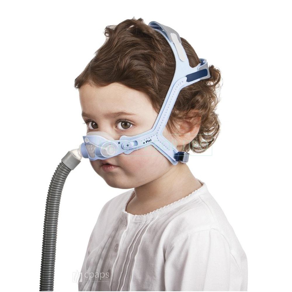 Ребенок в CPAP маске от Resmed